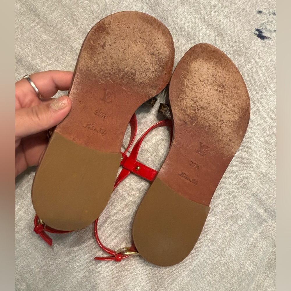 Authentic 💁🏻‍♀️Louis Vuitton  pretty sandals( size 37-1/2/7-5) - Picture 16 of 17